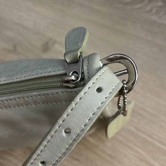 Vintage Coach Pistachio Green Small Leather Crossbody 4104 - Picture 9 of 12